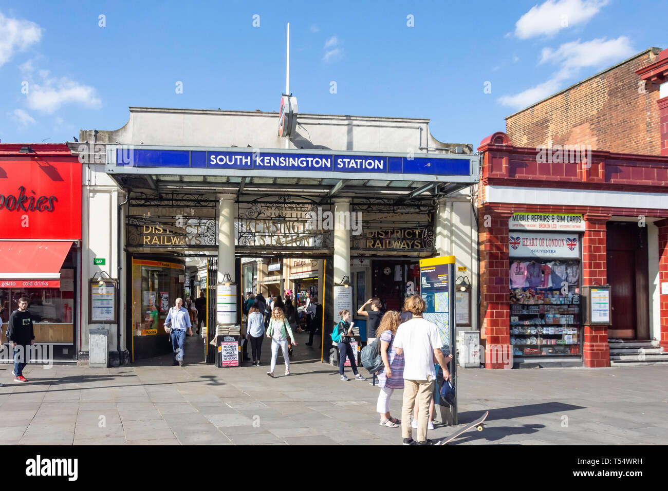 La stazione della metropolitana di South Kensington, Pelham St, South Kensington, Royal Borough di Kensington e Chelsea, Greater London, England, Regno Unito Foto Stock