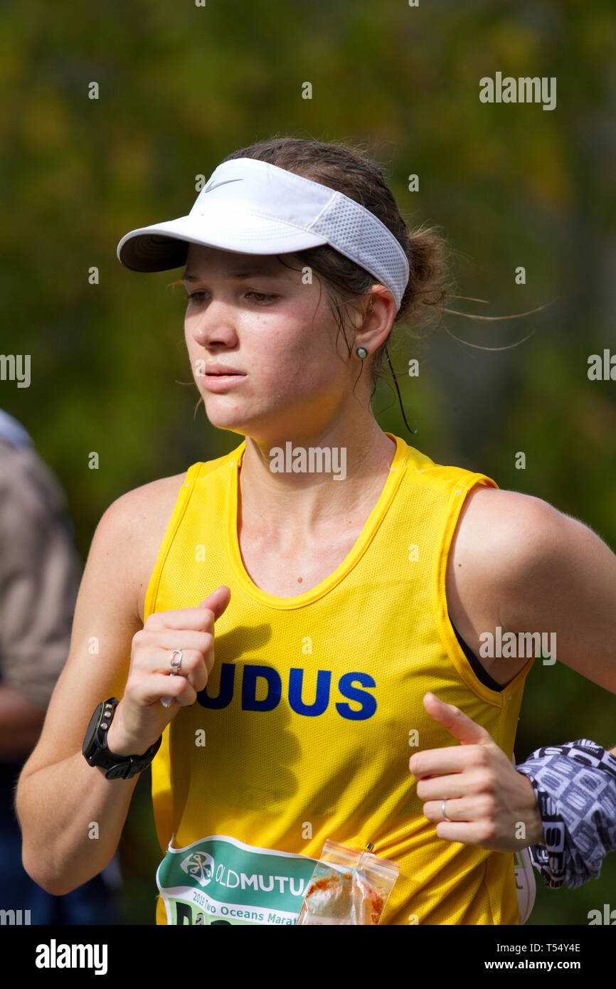 Eseguendo la Old Mutual Two Oceans Marathon Foto Stock