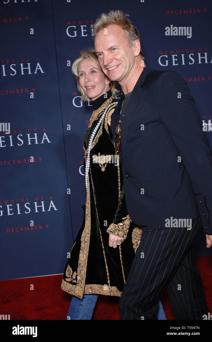 LOS ANGELES, CA. Dicembre 04, 2005: Singer STING & moglie TRUDIE STYLER presso il Los Angeles premiere di memorie di una Geisha. © 2005 Paul Smith / Featureflash Foto Stock