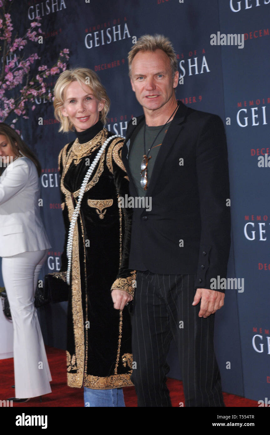 LOS ANGELES, CA. Dicembre 04, 2005: Singer STING & moglie TRUDIE STYLER presso il Los Angeles premiere di memorie di una Geisha. © 2005 Paul Smith / Featureflash Foto Stock