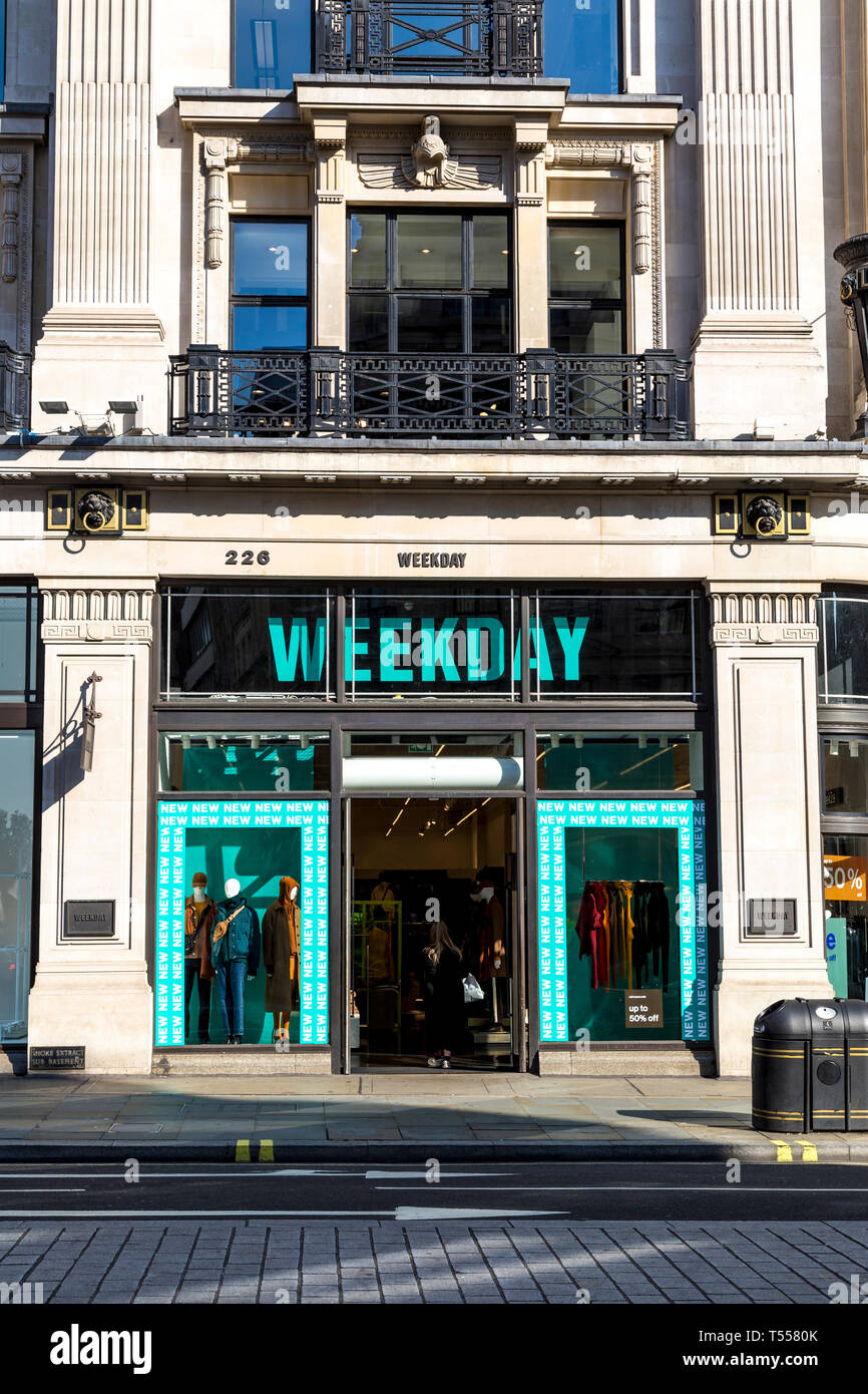 La parte anteriore della catena di moda shop per i giorni feriali in Regent Street, Londra, Regno Unito Foto Stock