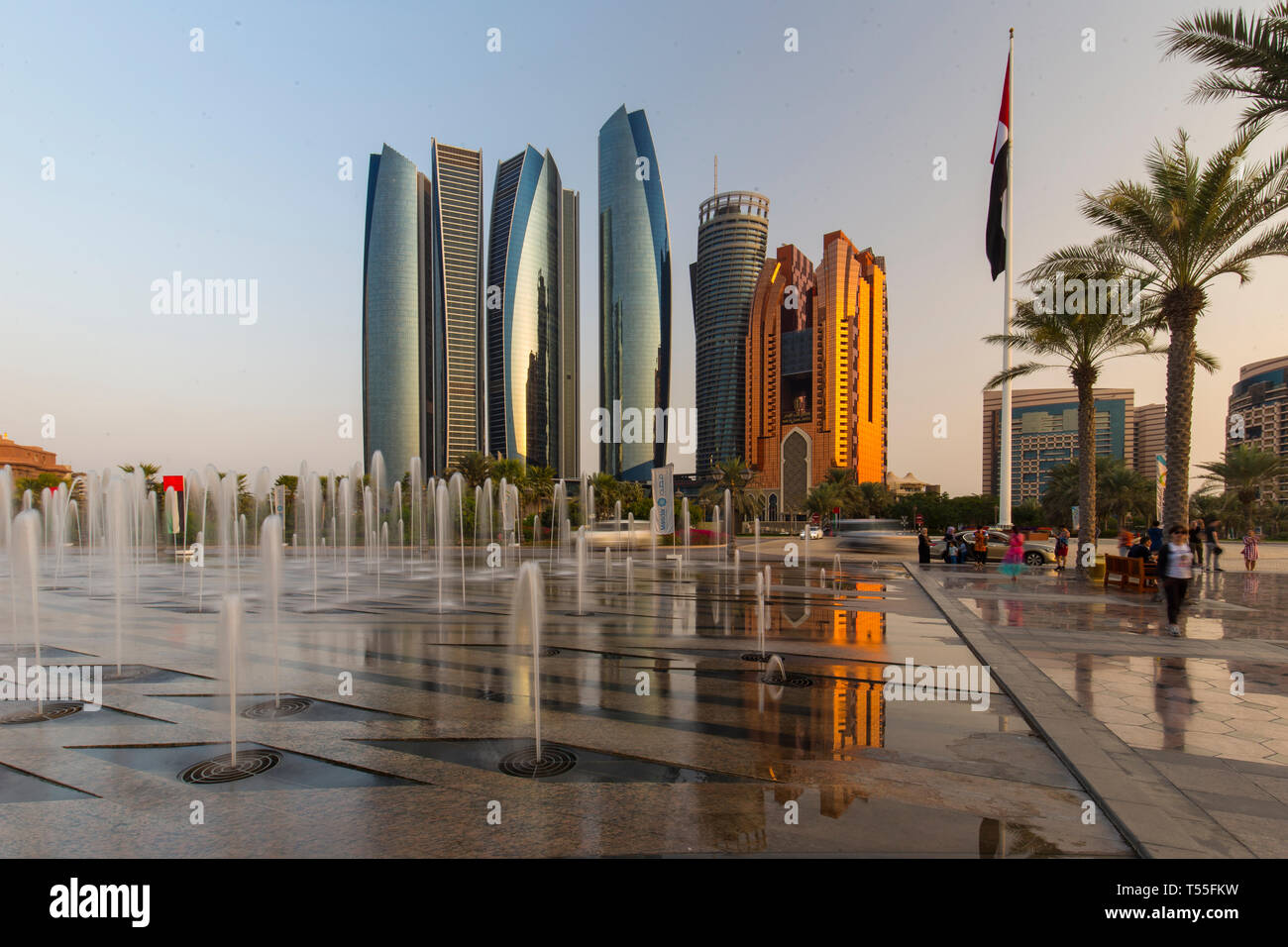 I UAE Abu Dhabi, centro città Skyline Foto Stock