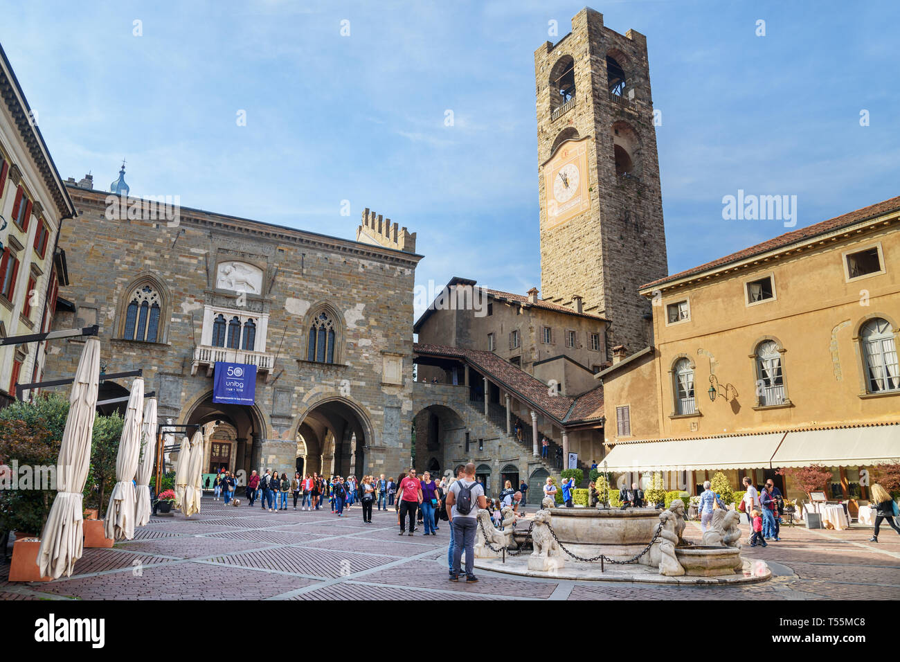 Bergamo, Italia - 18 Ottobre 2018: vista della Piazza Vecchia in Città Alta Bergamo alta. Foto Stock