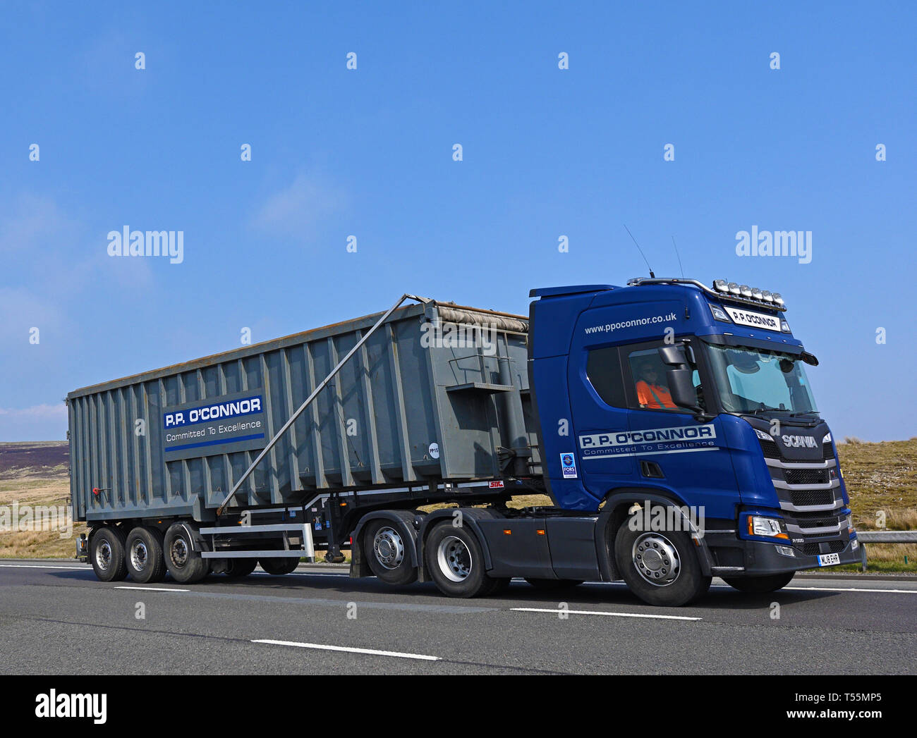 P.P.O'Connor HGV. Autostrada M6, in direzione sud, Shap, Cumbria, England, Regno Unito, Europa. Foto Stock
