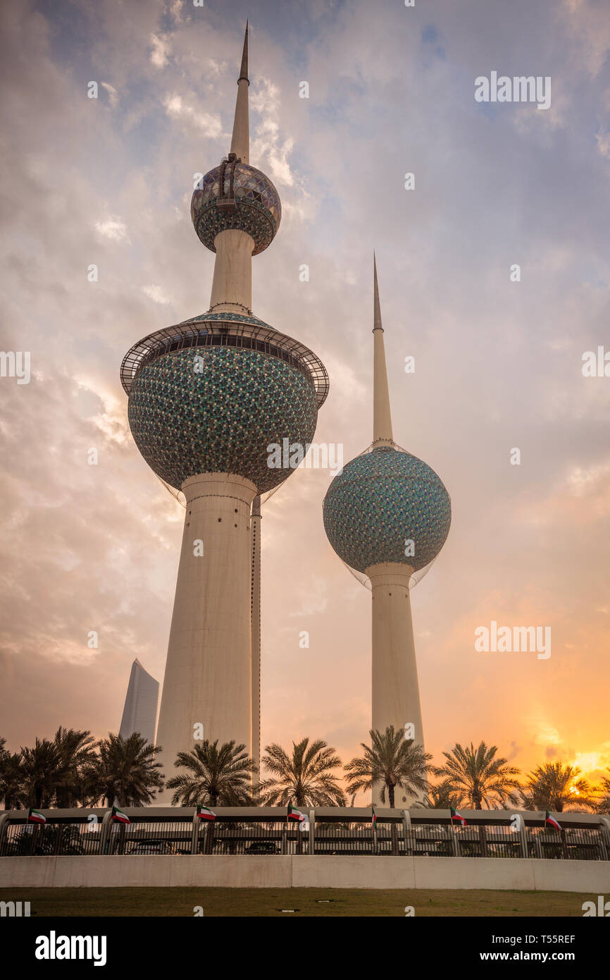 Kuwait Towers al tramonto in Kuwait City, Kuwait Foto Stock