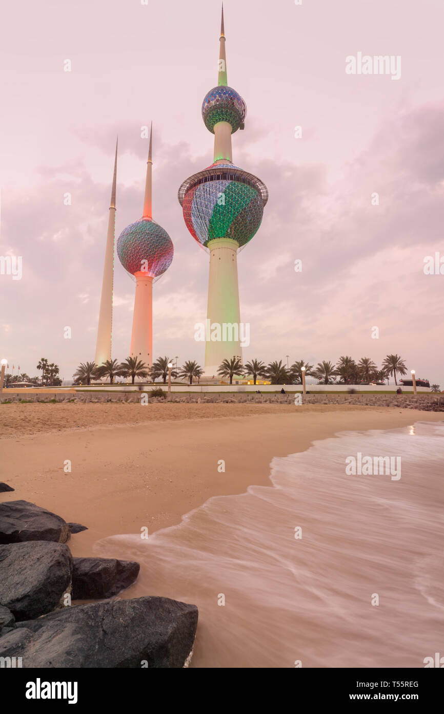 Kuwait Towers al tramonto in Kuwait City, Kuwait Foto Stock