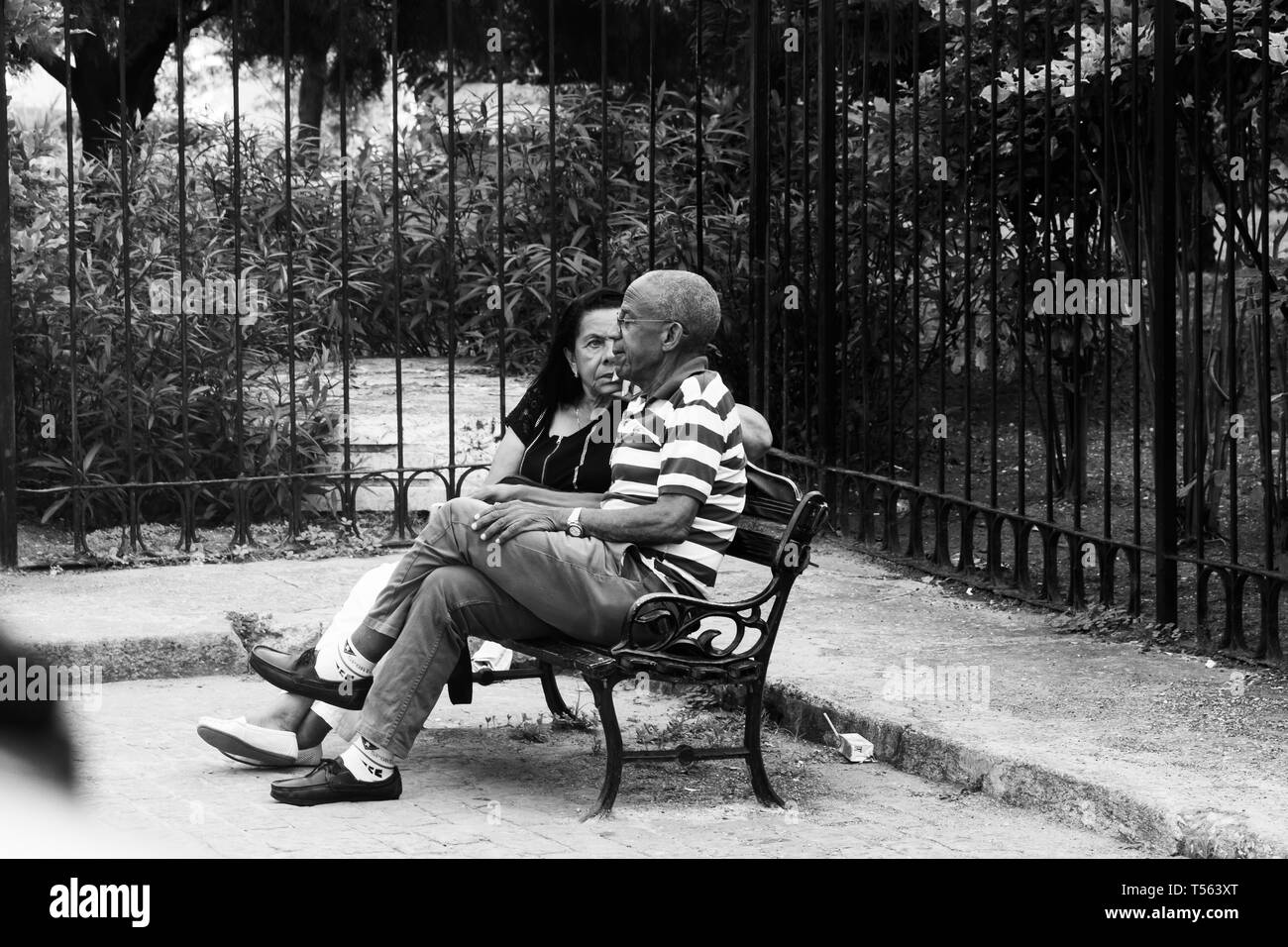 L'Avana, Cuba - Febbraio 2019: quotidiani locali e turistiche di istantanee di vita sulle strade di La Habana, Cuba nel febbraio 2019 Foto Stock