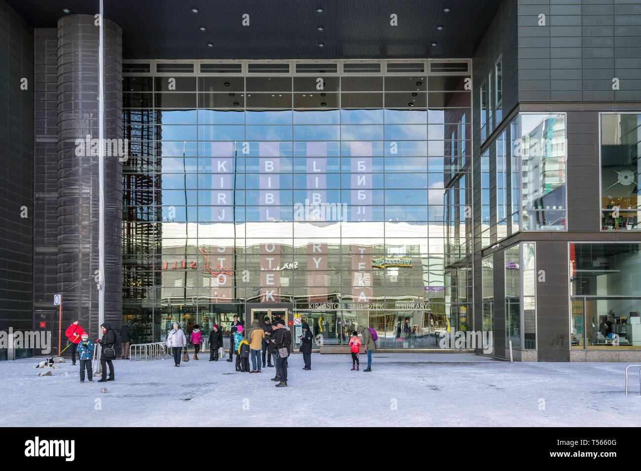 A Helsinki, Finlandia, Marzo 9: l'ingresso centrale al Sello città biblioteca palazzo nel distretto di Espoo di Helsinki, 9 marzo 2019. Foto Stock