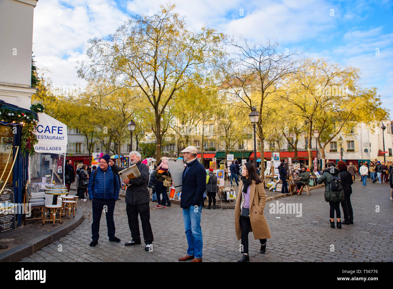 La piazza di Place du Tertre a Montmartre, famosa per gli artisti, pittori e portraitists Foto Stock