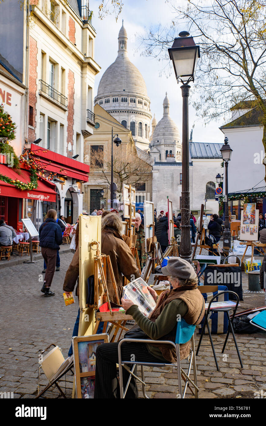 La piazza di Place du Tertre a Montmartre, famosa per gli artisti, pittori e portraitists Foto Stock