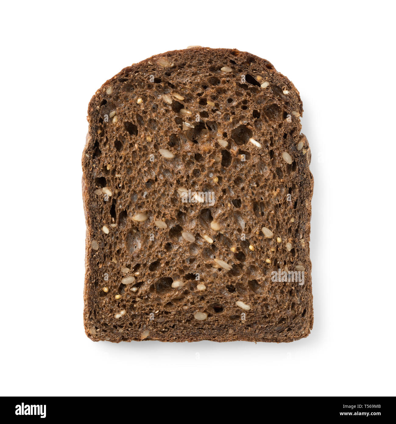 Singola fetta di sano marrone multi pane di grano vicino fino isolato su sfondo bianco Foto Stock