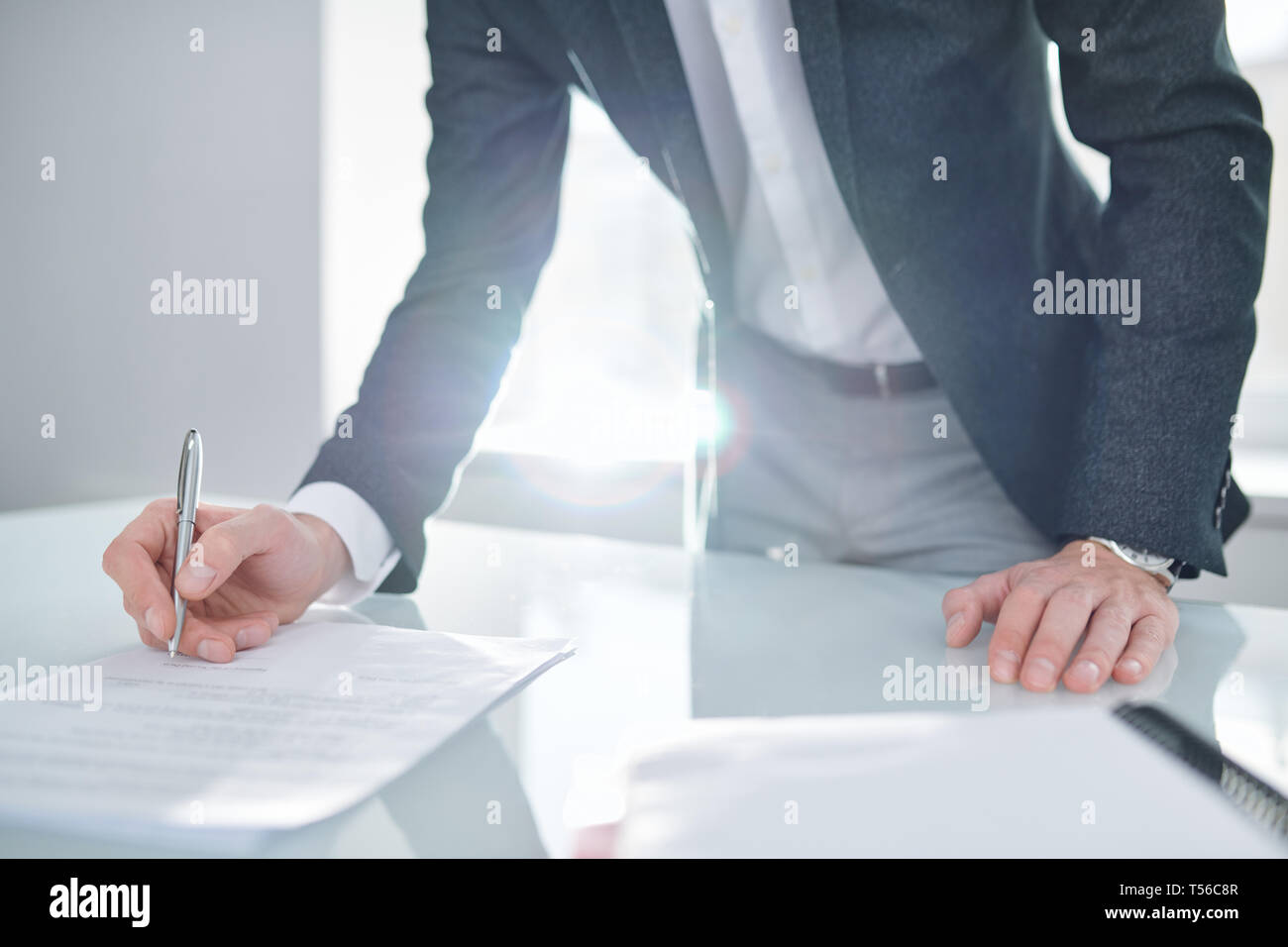 Firma dei documenti Foto Stock