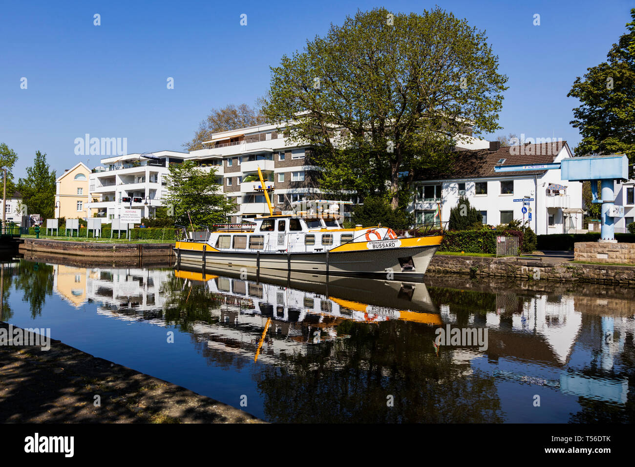 Controllo del fiume in barca fluviale, agenzia, fiume Ruhr, Mülheim an der Ruhr, Germania Foto Stock