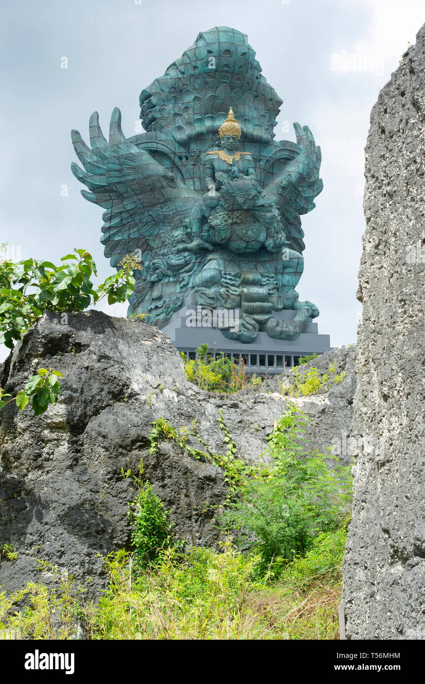 Il gigante Garuda Wisnu Kencana (GWK) Statua presso la GWK parco culturale di Bali Indonesia Foto Stock