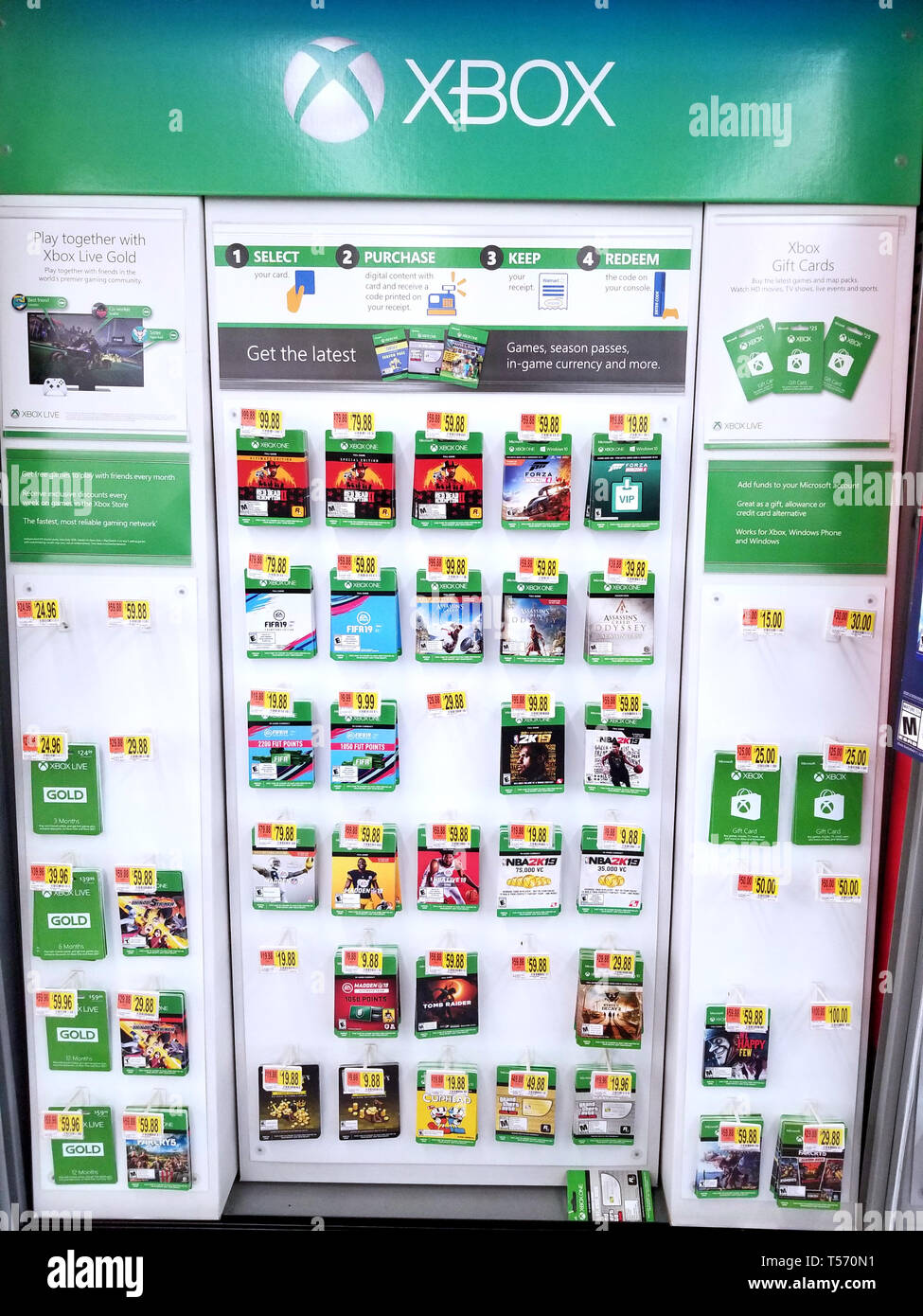 PLATTSBURGH, Stati Uniti d'America - 21 gennaio 2019 : Xbox video giochi ripiani in Walmart store pieno di video gioco scaricare giochi e stagione passa per diversi vide Foto Stock