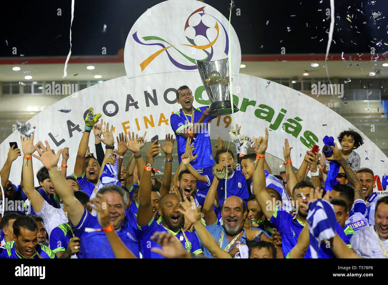 AL - Maceio - 04/21/2019 - Alagoano 2019, CRB x CSA - CSA giocatori festeggiare la vittoria alla fine della partita contro CRB presso il re Pele Stadium per stato di campionato 2019. Foto: Itawi Albuquerque / AGIF Foto Stock