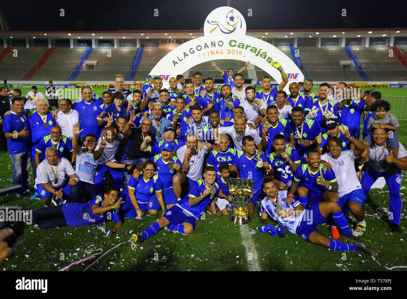 AL - Maceio - 04/21/2019 - Alagoano 2019, CRB x CSA - CSA giocatori festeggiare la vittoria alla fine della partita contro CRB presso il re Pele Stadium per stato di campionato 2019. Foto: Itawi Albuquerque / AGIF Foto Stock