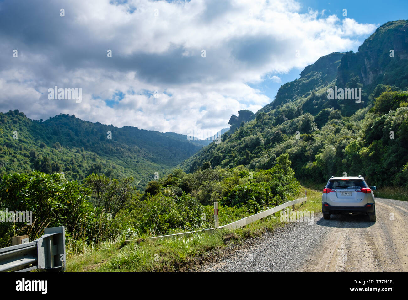 Lago Waikaremoana strada o autostrada 38 in Te Urewera, Hawkes Bay Regione, Isola del nord, Nuova Zelanda Foto Stock