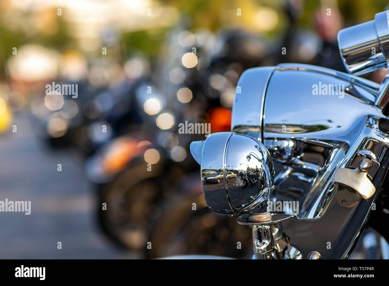 Potente e bella moto. Motocicli e accessori in una moderna motocicletta archivio personalizzato. Biker roba. Foto Stock