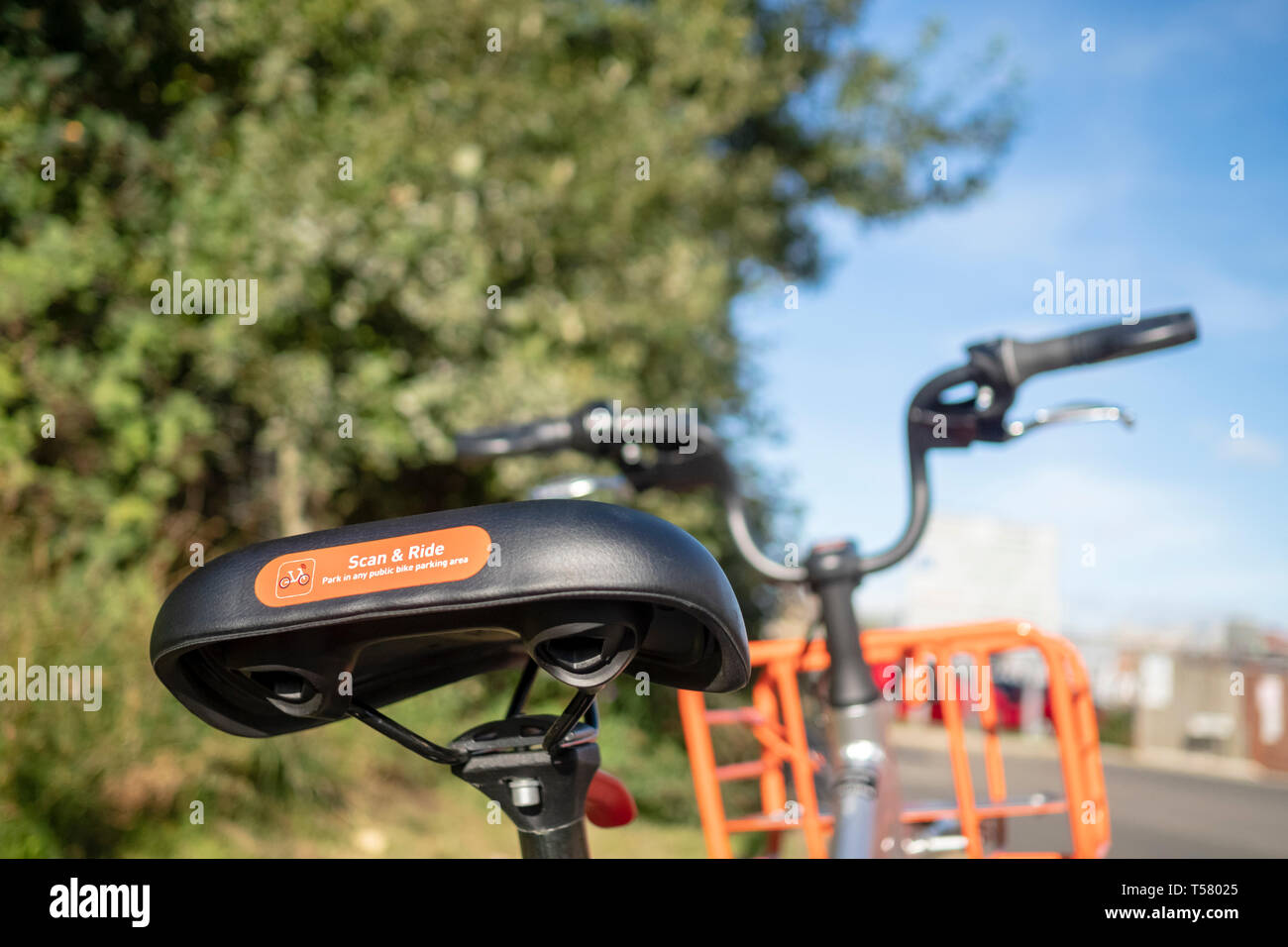 La condivisione di Mobike moto parcheggiata in Gateshead, Tyne and Wear, Regno Unito Foto Stock