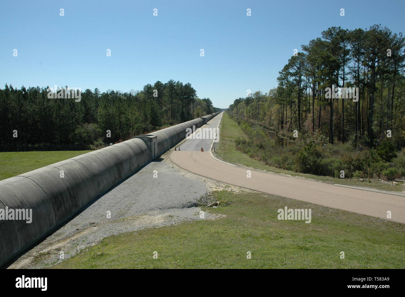 Livingston, Louisiana, Stati Uniti d'America - 2019: l'interferometro laser Gravitational-Wave Osservatorio (LIGO), un grande esperimento di fisica e di un osservatorio. Foto Stock