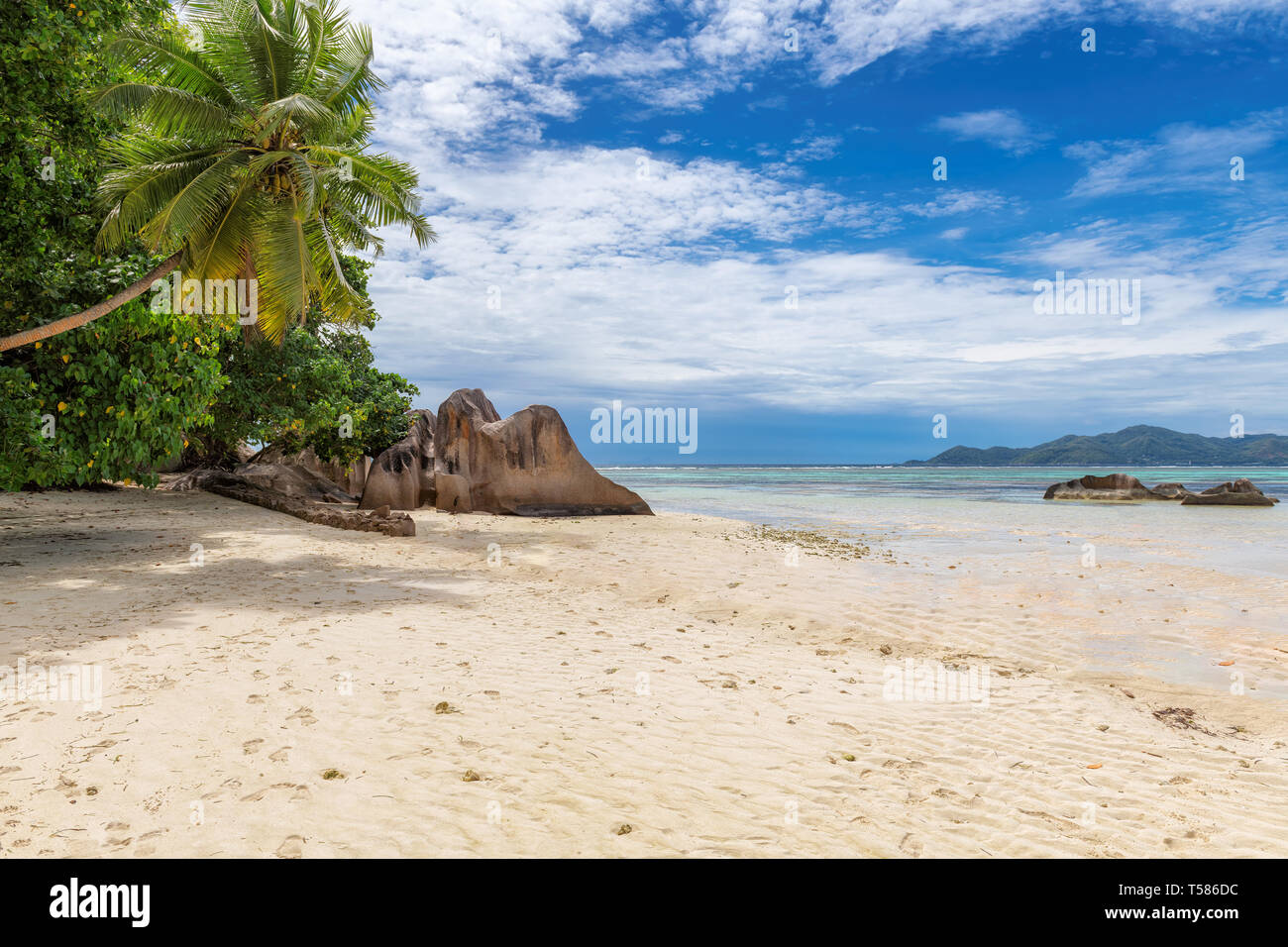 Esotica spiaggia su Seychelles Foto Stock