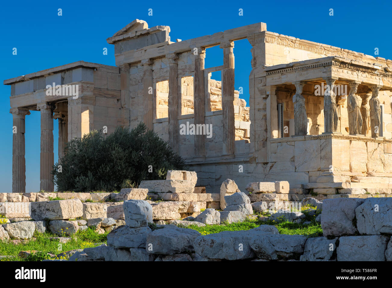 Eretteo antico tempio con Cariatide portico sull'Acropoli vicino al Partenone di Atene, Grecia. Foto Stock