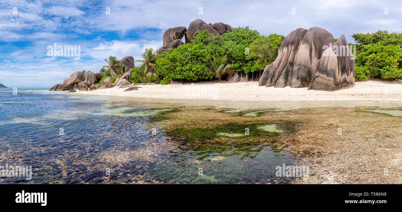 Vista panoramica della spiaggia esotica delle Seychelles, La Digue Island. Foto Stock