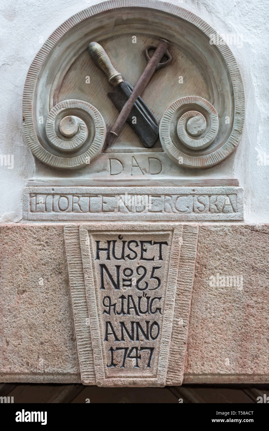 Decorazione ornata al di sopra di una storica porta a Stoccolma la Gamla stan Foto Stock