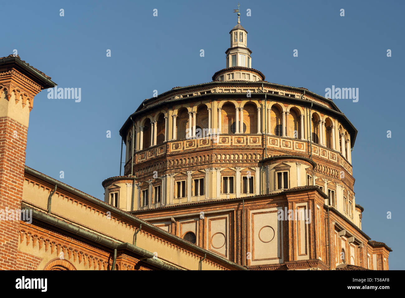 Milano, lombardia, italia: esterne della storica chiesa di Santa Maria delle Grazie con la sua cupola Foto Stock