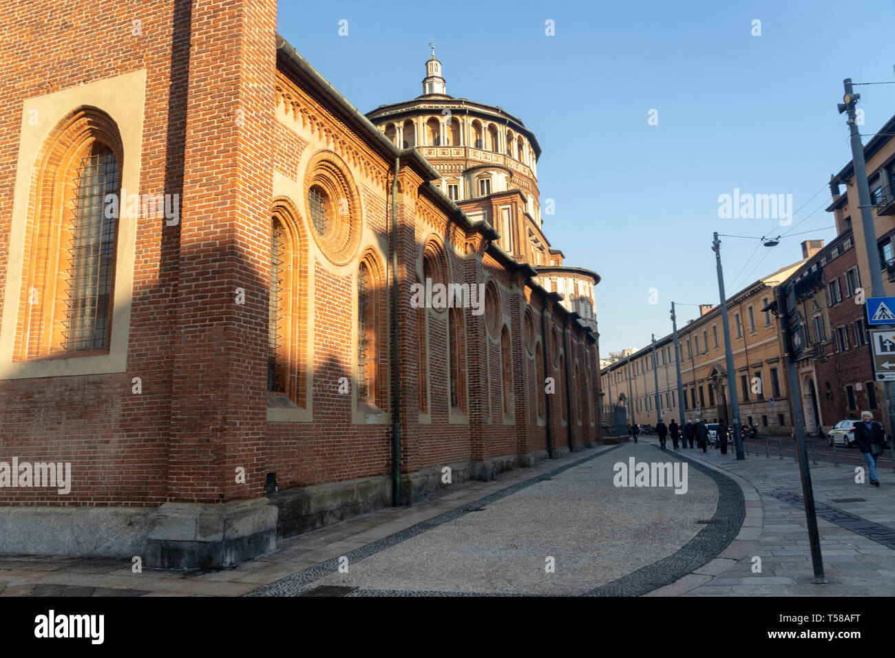 Milano, lombardia, italia: esterne della storica chiesa di Santa Maria delle Grazie con la sua cupola Foto Stock