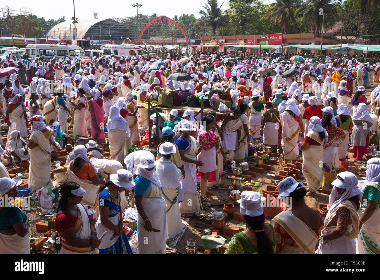 Ogni anno più di 4 milioni di devoti di partecipare ad un evento chiamato Attukaal Ponkala questo è registrato nel libro Guinness dei record Foto Stock