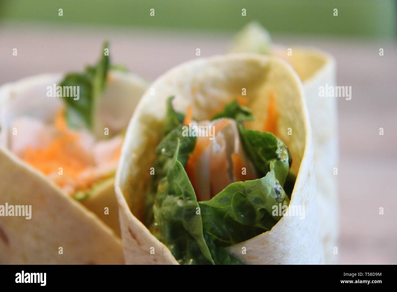 Esegue il wrapping di Zutaten Gemüse Salat Foto Stock
