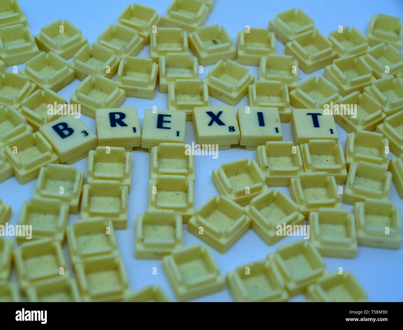 Brexit scritto con piastrelle di Scrabble Foto Stock