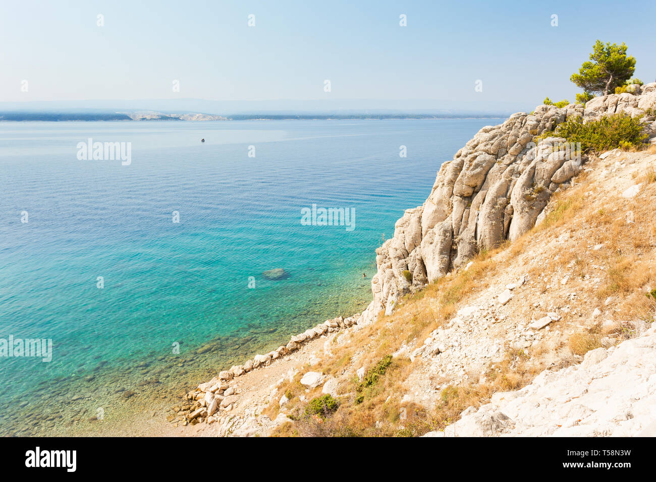 Stanici, Omis, Croazia, Europa - acque turchesi della bella spiaggia di Stanici Foto Stock