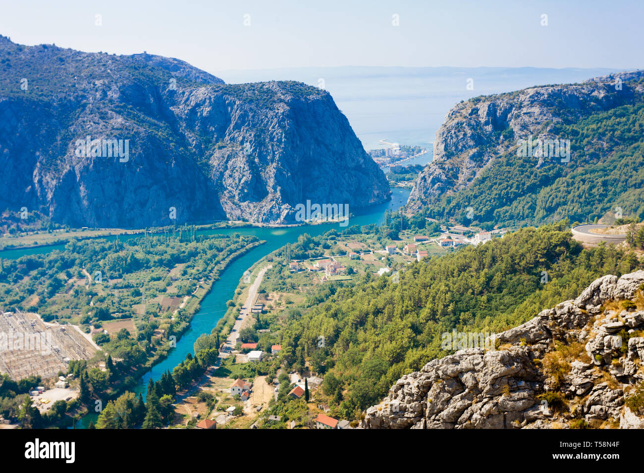 Omis, Croazia, Europa - lo splendido paesaggio intorno alla montagna di Omis in Croazia Foto Stock