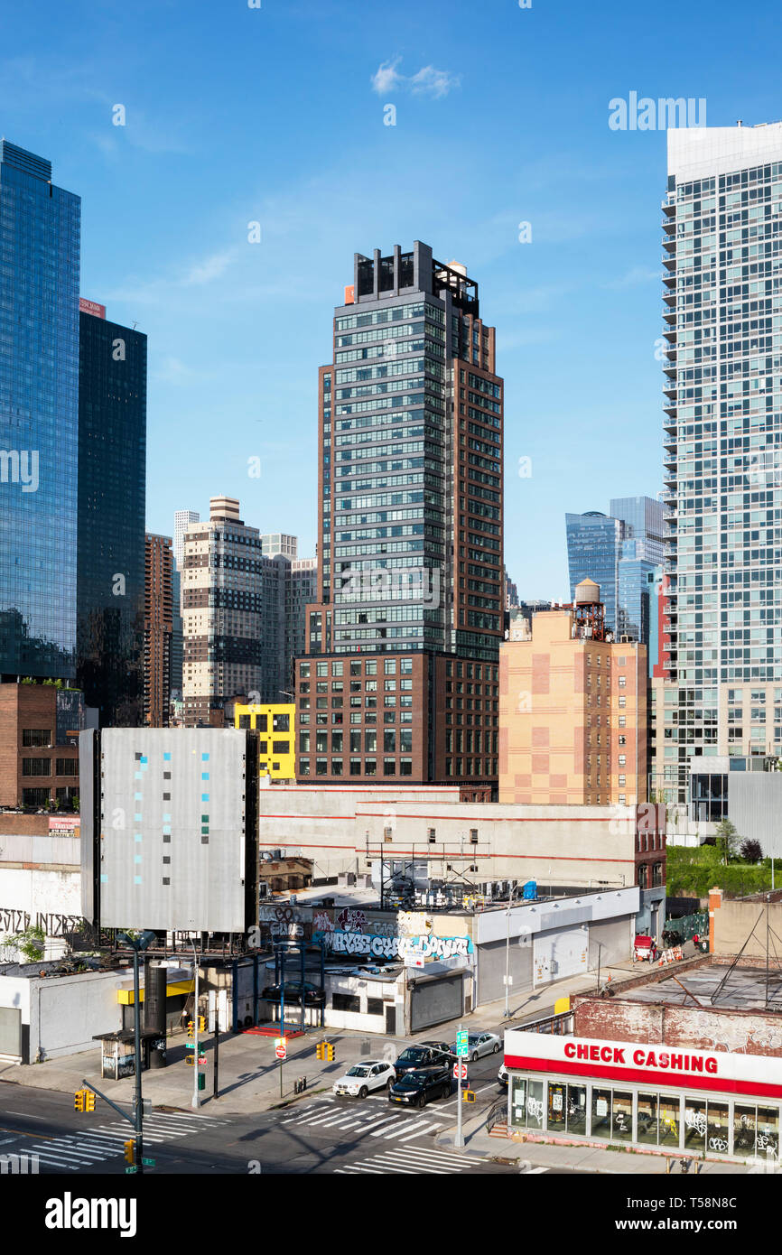 Contestuale vista esterna da un tetto nelle vicinanze. Henry Hall di New York, Stati Uniti. Architetto: BKSK Architects, 2018. Foto Stock