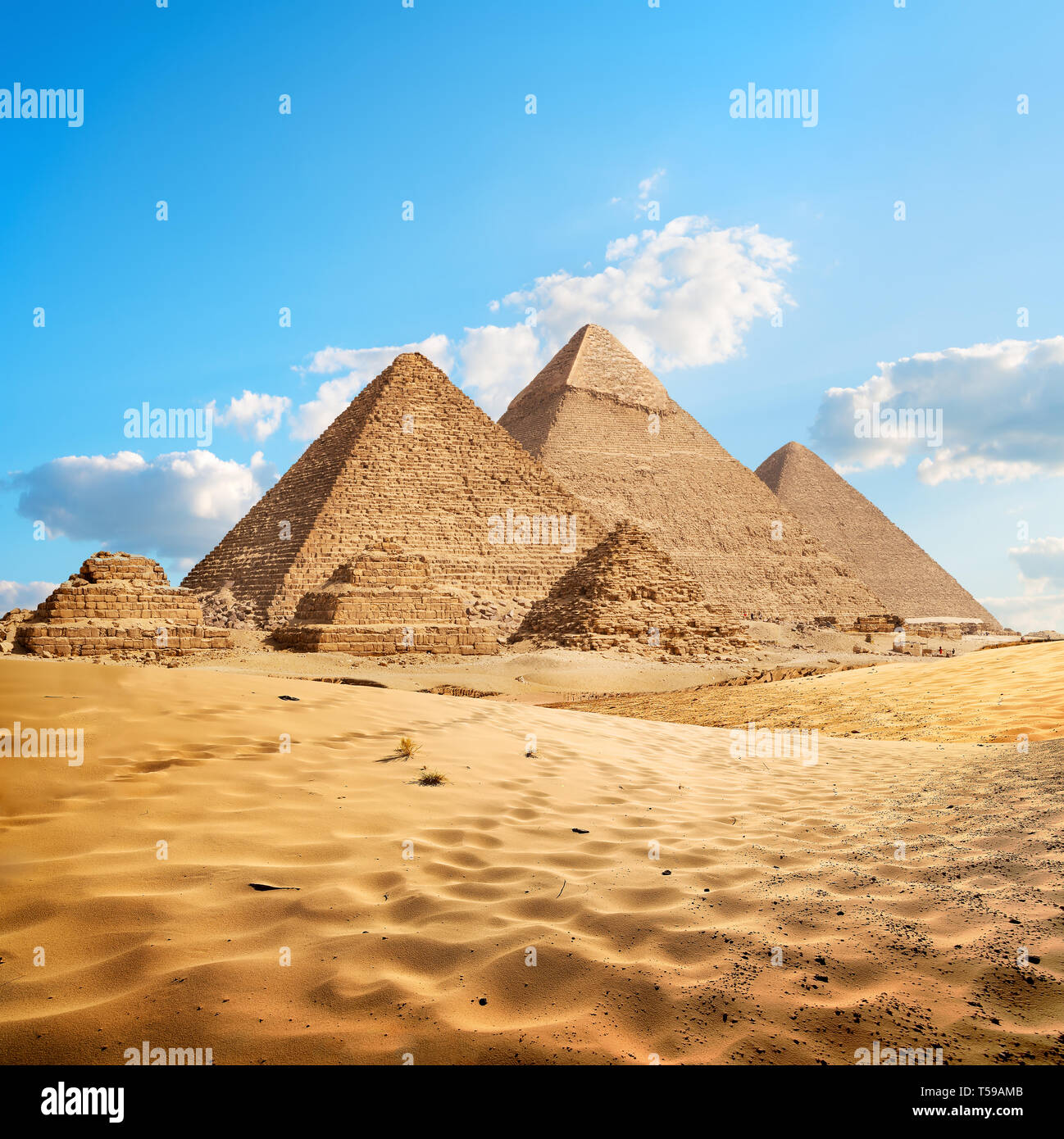 Piramidi egiziane nel deserto di Giza. Egitto Foto Stock