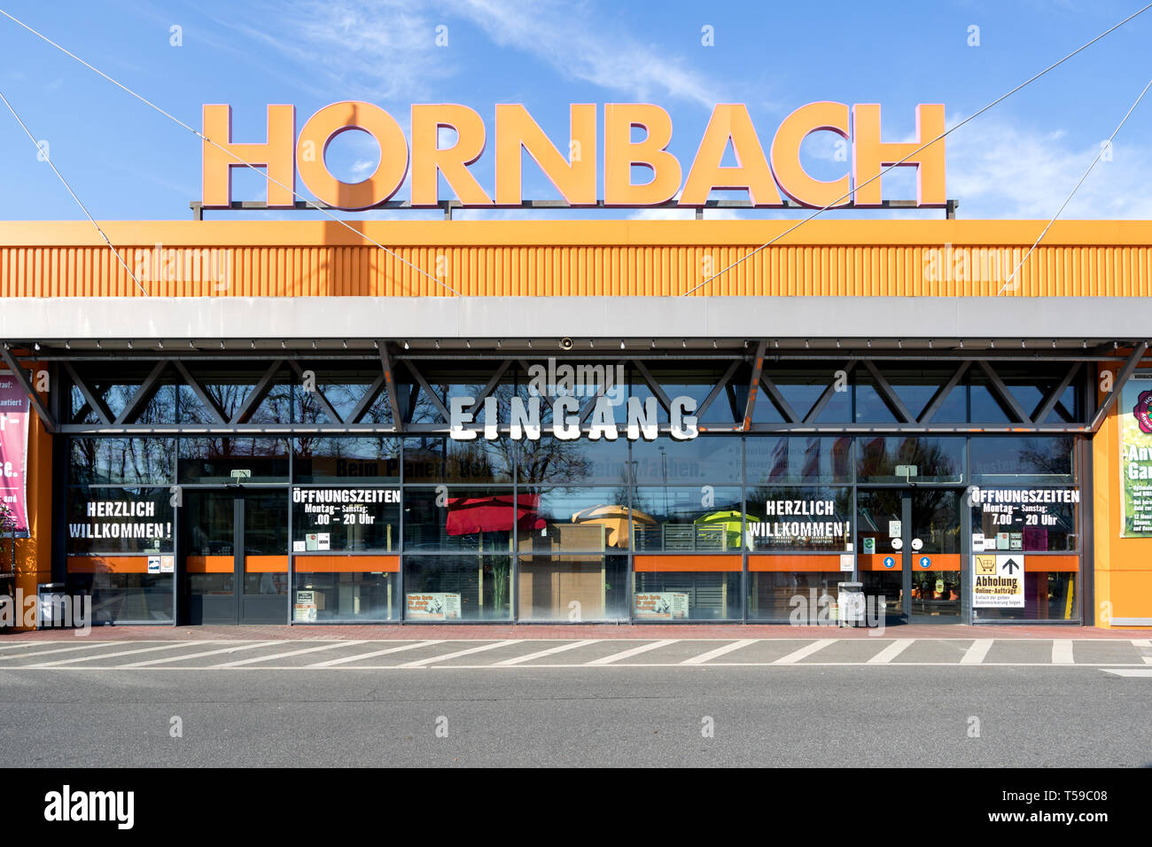 Hornbach negozio di ferramenta di Brema, Germania. Hornbach è un tedesco  DIY-catena di negozi che offrono home improvement e fai-da-te le merci Foto  stock - Alamy