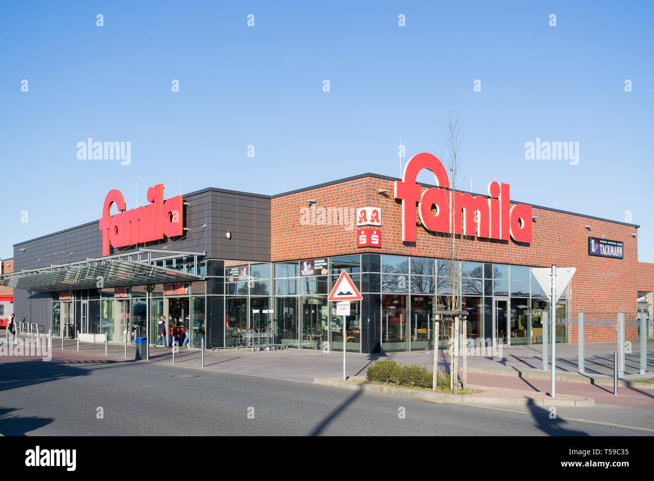 Supermercato Famila in Kaltenkirchen. Famila è una società di vendita al dettaglio con oltre 80 ipermercati in Germania ed è presente sul mercato da oltre quarant'anni. Foto Stock
