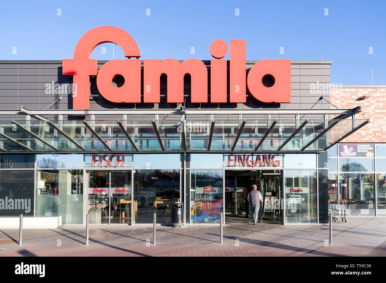 Supermercato Famila in Kaltenkirchen. Famila è una società di vendita al dettaglio con oltre 80 ipermercati in Germania ed è presente sul mercato da oltre quarant'anni. Foto Stock