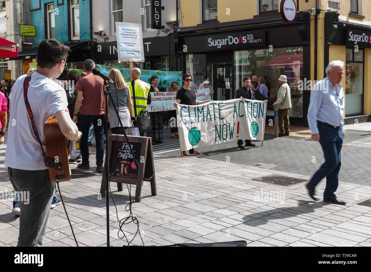 Cork, in Irlanda, il 20 aprile, 2019. Estinzione della ribellione di  protesta, la città di Cork Foto stock - Alamy