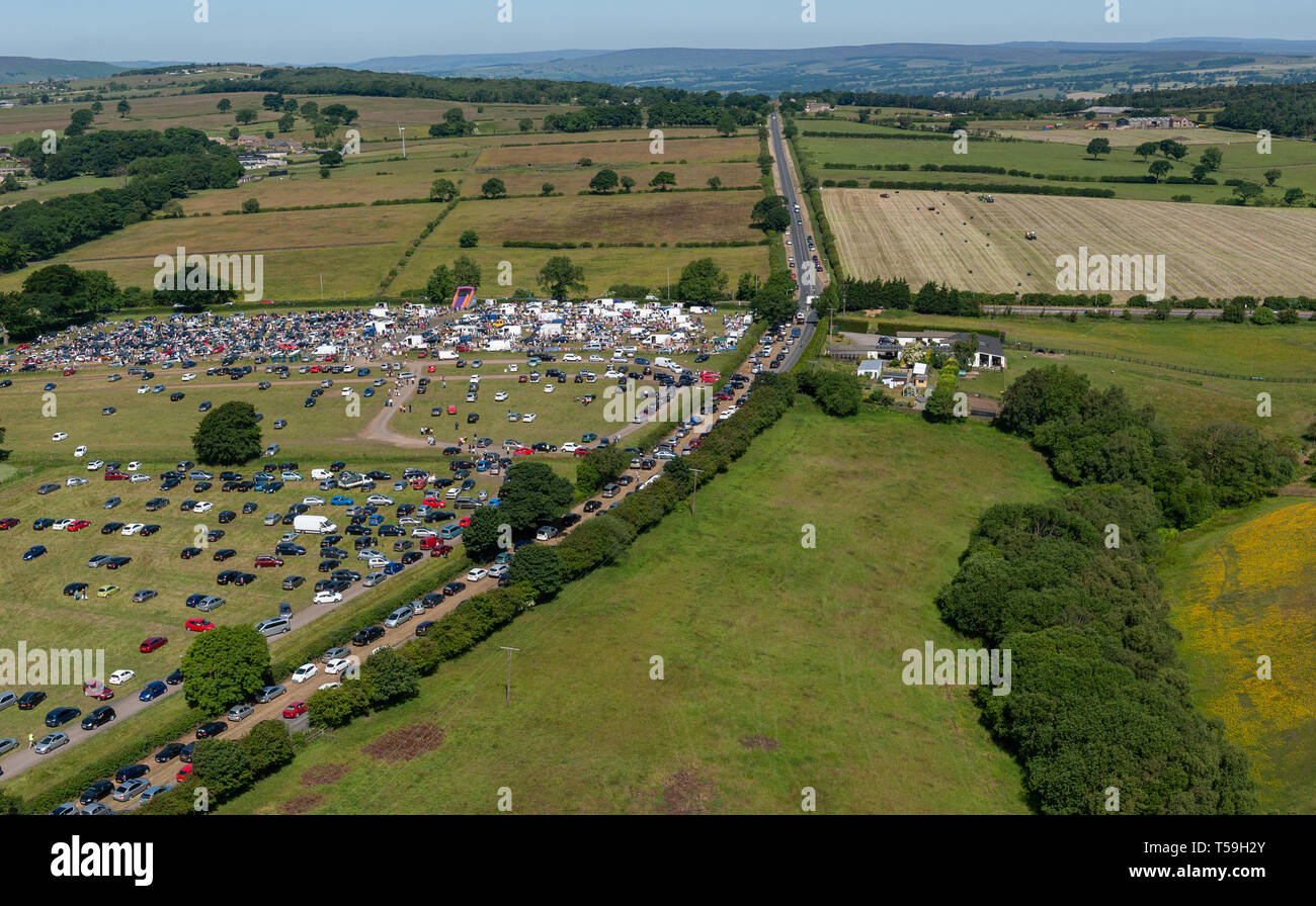 Avvio auto vendita vicino aeroporto Leeds Bradford (presi da elicottero). Foto Stock