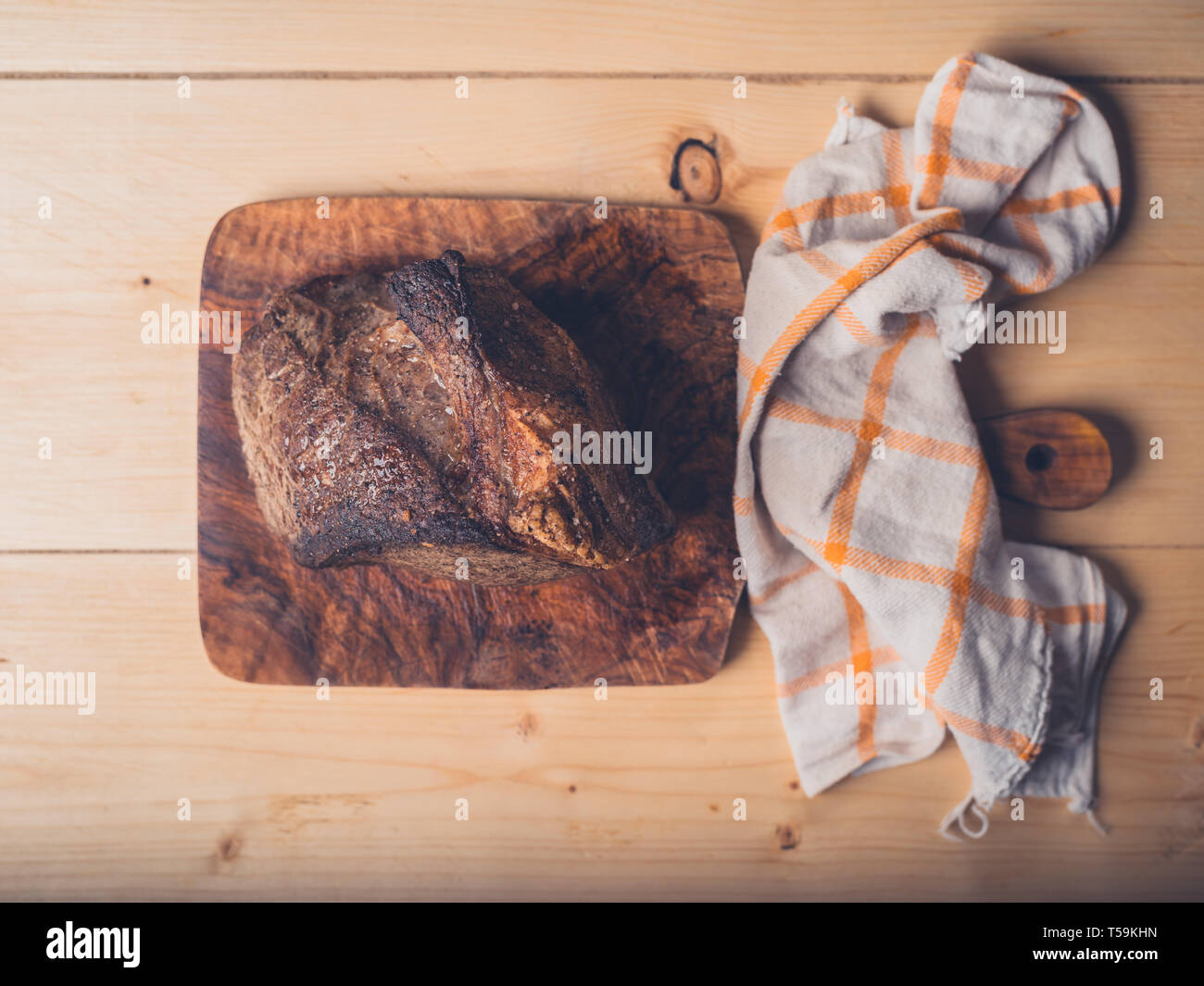 Un misto di carni bovine dritto fuori del forno Foto Stock