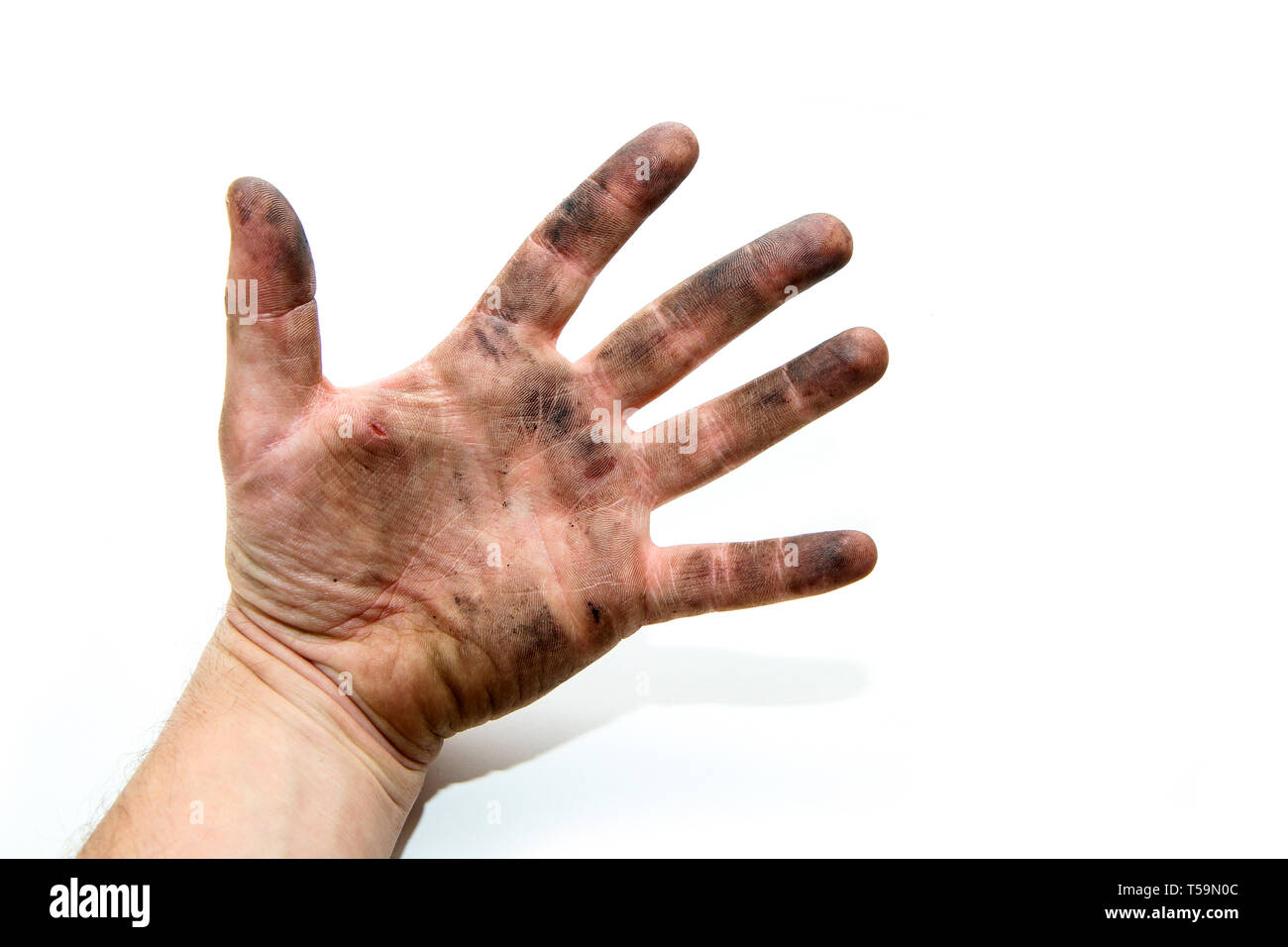 Una foto di mani sporche di un uomo, sporchi di olio di vaselina e. Isolato su uno sfondo bianco. Foto Stock