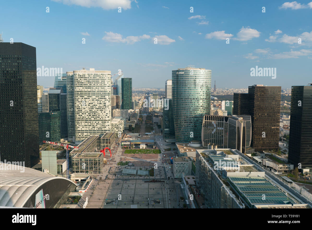 Parigi, Francia - 31 Marzo 2019: La Defense il quartiere finanziario di Parigi. Foto Stock