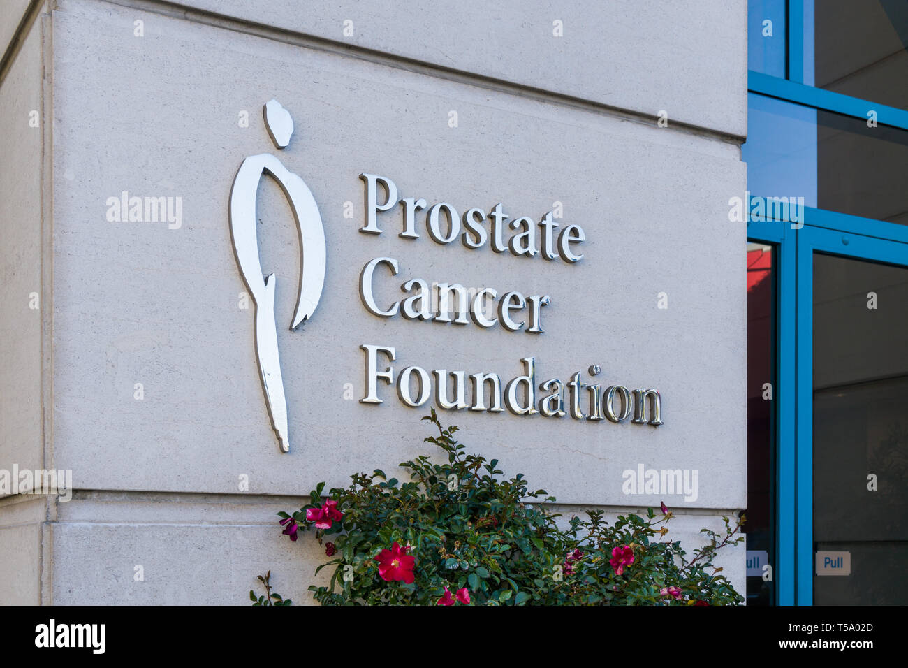 SANTA MONICA, CA/STATI UNITI D'America - 18 Aprile 2019: il cancro della prostata Foundation esterno e logo del marchio. Foto Stock