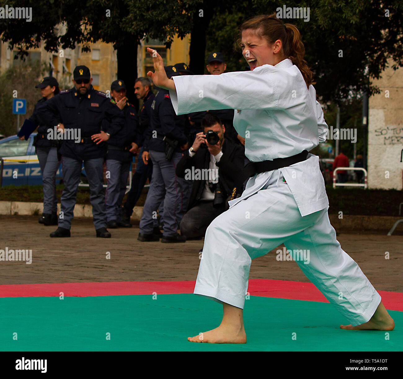 Gruppo sportivo karate fiamme oro polizia di stato immagini e fotografie  stock ad alta risoluzione - Alamy