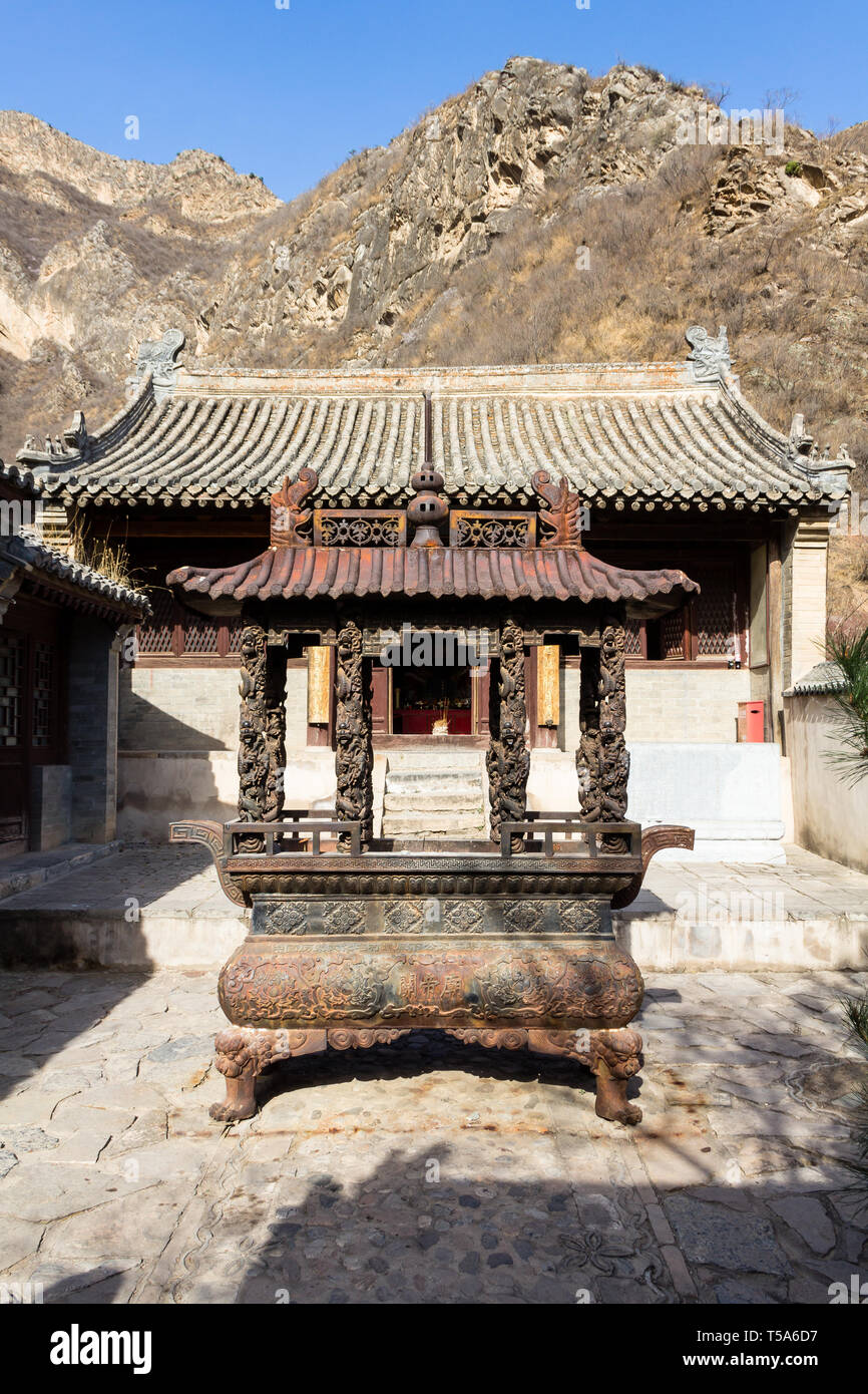 Chuandixia, nella provincia di Hebei, Cina: il cortile interno del tempio Guandi in questa antica dinastia Ming villaggio non lontano da Pechino Foto Stock