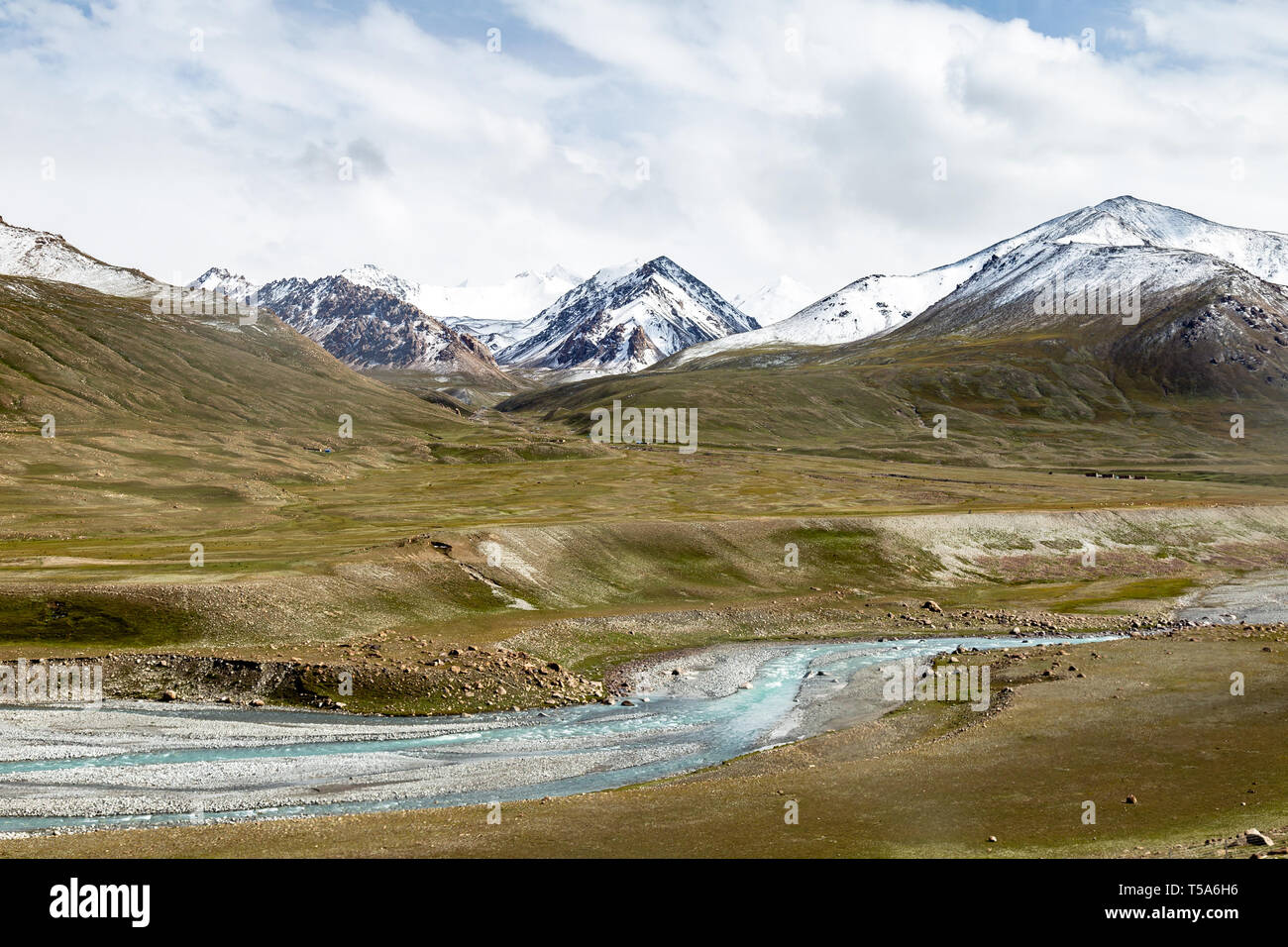 Xinjiang, Cina: Himalaya sull'altopiano del Pamir lungo la Karakoram Highway. Il collegamento di Kashgar al confine pakistano attraverso il Pamir, questa strada ha Foto Stock